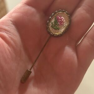 The Creative Circle Vintage Floral Needlepoint Embroidered Brooch‎ Stick Pin